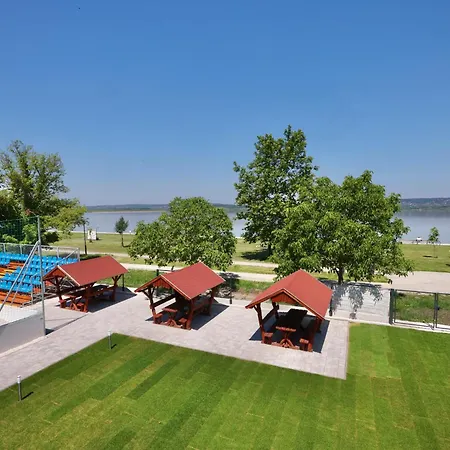 Strandkezilabda Koezpont A Velencei-tonal * Gárdony