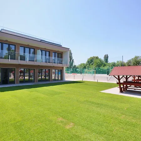 Strandkezilabda Koezpont A Velencei-tonal Bed & Breakfast 3*