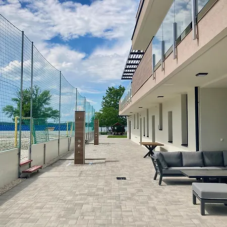 Strandkezilabda Koezpont A Velencei-tonal 3*