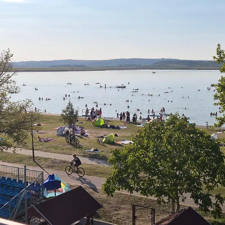 Strandkezilabda Koezpont A Velencei-tonal 3* Gárdony