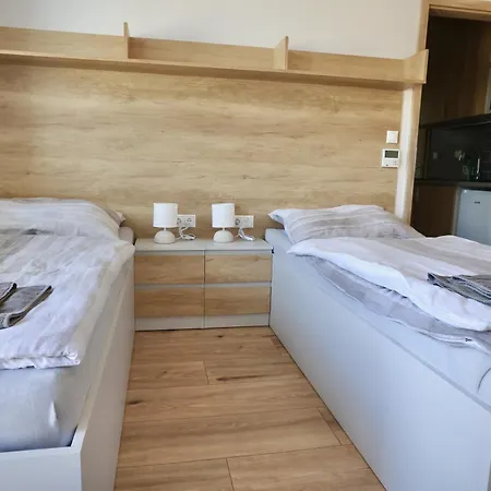 Bed & Breakfast Strandkezilabda Koezpont A Velencei-tonal Gárdony