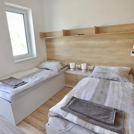 Strandkezilabda Koezpont A Velencei-tonal Bed & Breakfast *