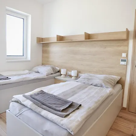 Bed & Breakfast Strandkezilabda Koezpont A Velencei-tonal *