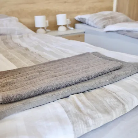 Bed & Breakfast Strandkezilabda Koezpont A Velencei-tonal 3*