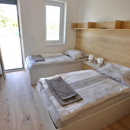 Bed & Breakfast Strandkezilabda Koezpont A Velencei-tonal Gárdony