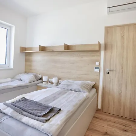 Strandkezilabda Koezpont A Velencei-tonal 3*